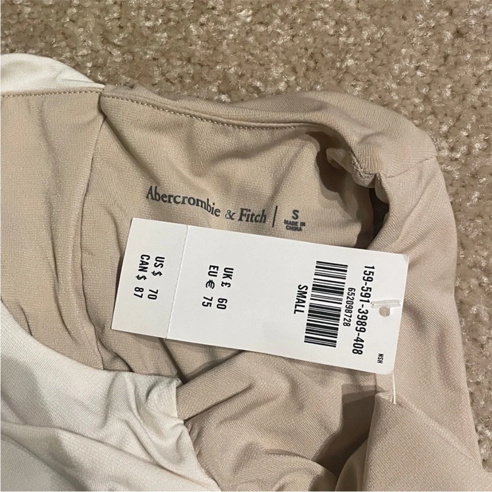 NWT Ruched Body-con Dress - Picture 3 of 3